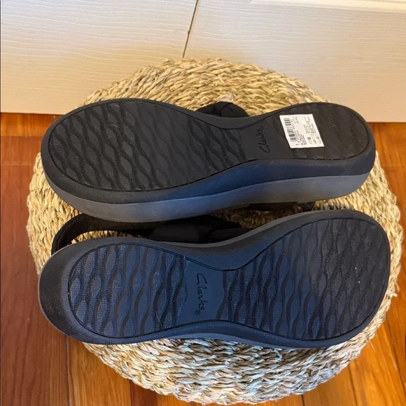 Clarks Black and Gray Thong Sandals - Picture 4 of 4